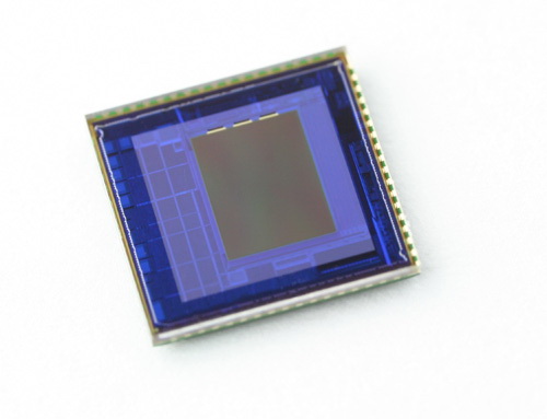 OMNIVISION推出首款¼英吋三百萬像素支援MDDI介面感测器