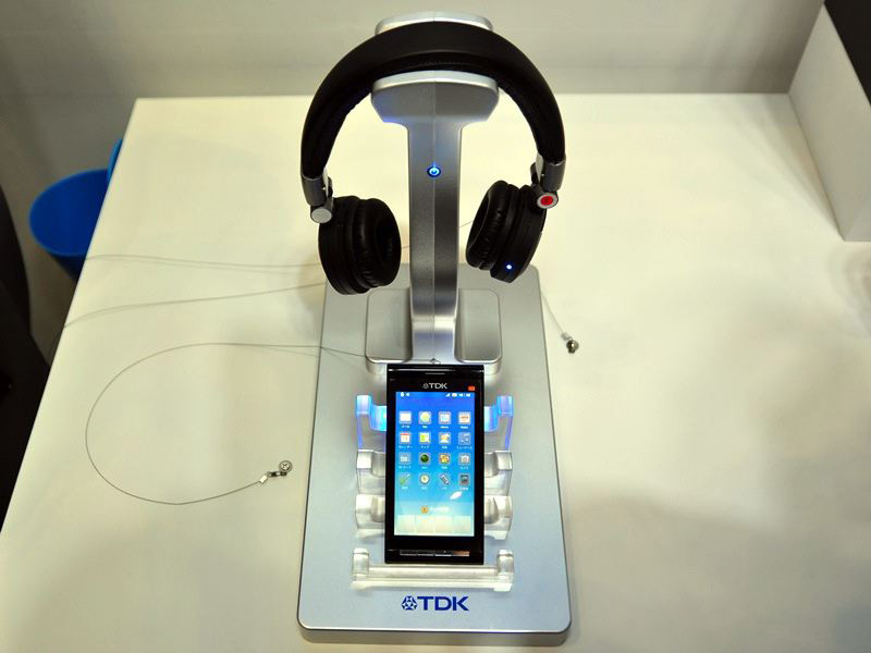 CEATEC 2011：TDK首度實現(xiàn)耳機無線供電