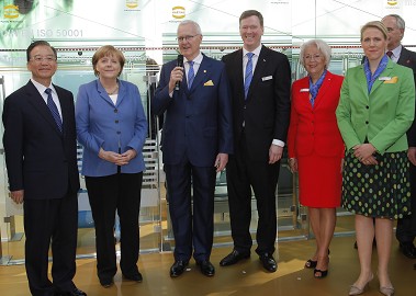 德国总理默克尔和中国总理温家宝到访HARTING浩亭展台