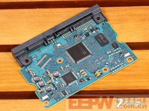 单碟800GB 日立首款4TB硬盘性能详测 