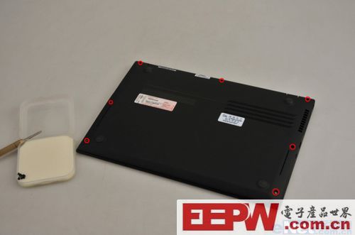 品质设计俱佳 ThinkPad X1 Carbon拆解