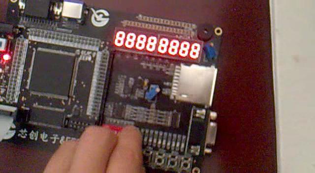 asean的 FPGA DIY 拨码开关控制数码管显示的视频