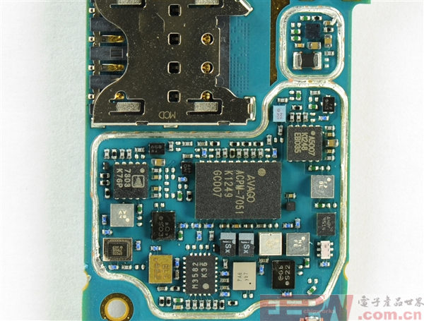 黑莓Z10拆機(jī)：內(nèi)部芯片很“個(gè)性”