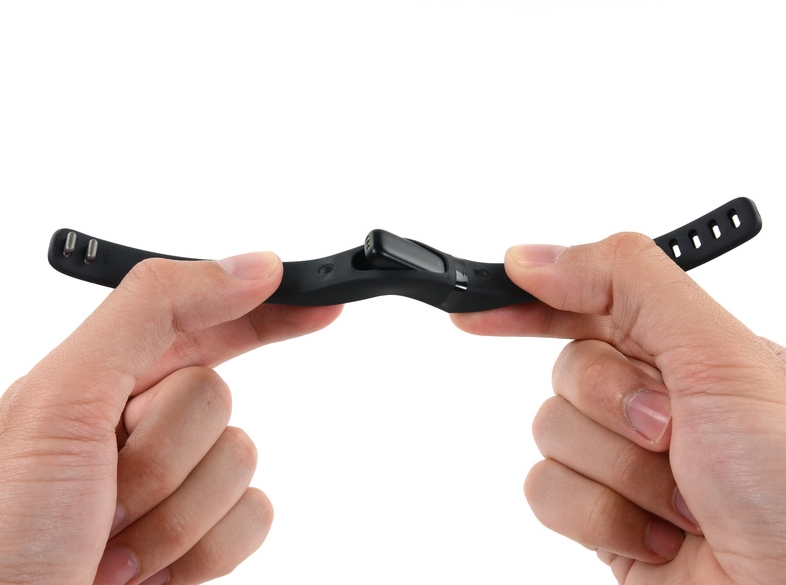 胆小勿入 暴力拆解Fitbit Flex智能腕带