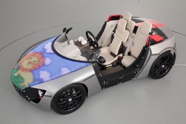 丰田展示概念玩具车 配备LED引擎盖