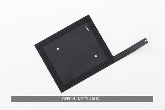 拆解下来的OPPO N1 NFC芯片特写