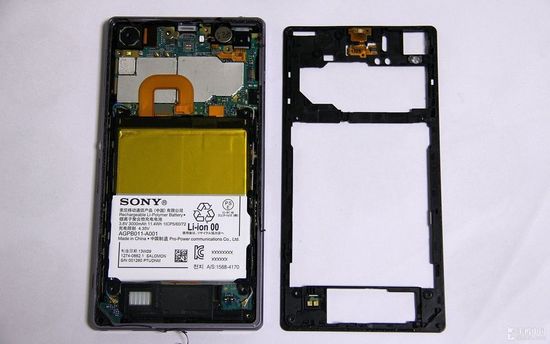 [图]索尼Xperia Z1拆解 做工扎实还原较难