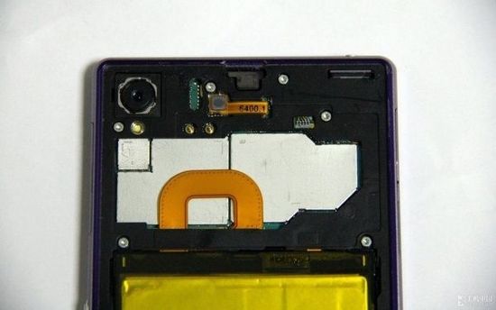 [图]索尼Xperia Z1拆解 做工扎实还原较难