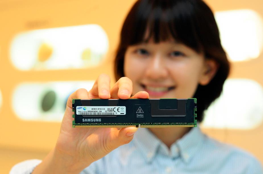 三星业内首先量产企业级服务器用DDR4内存