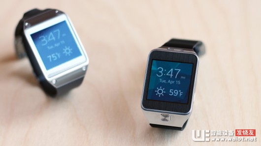 The Galaxy Gear (left) next to the Gear 2