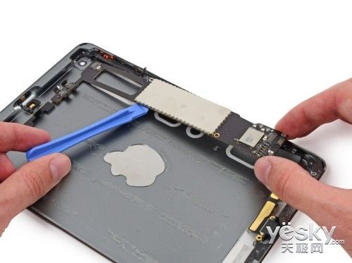 內(nèi)部工藝依然精巧 蘋果iPad mini 2全拆解