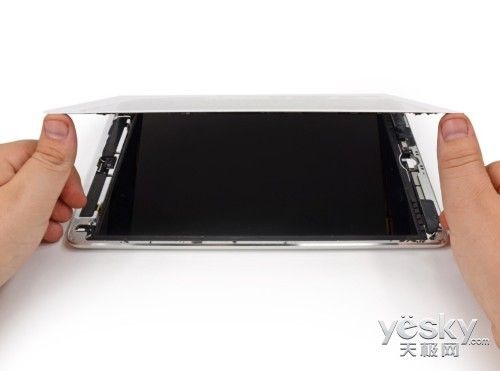 体积重量大幅减小 苹果iPad Air拆解探秘