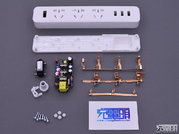 49元的小米插线板深度拆解:有两颗香港万裕的固态电容