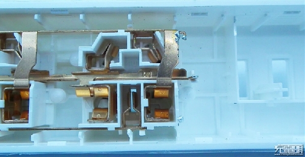 49元小米插線板深度拆解：有顆固態(tài)電容