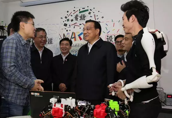 中国第一个校企联合创客实验室在桂电成立