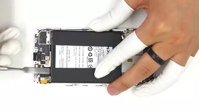 OPPO R7真機(jī)拆解：難度大/做工細(xì)/用料足