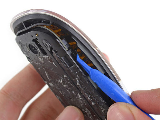 全新 Magic Mouse 2 详尽拆解：电池容量比6s还多9%