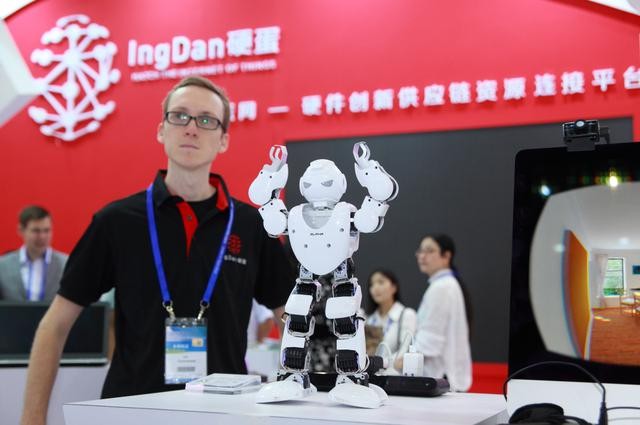 中国制造业的Uber：继无人机和机器人之后 进军智能汽车