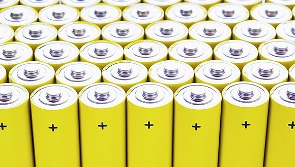 锂电池引疑虑 电动汽车的未来动力是何种电池？