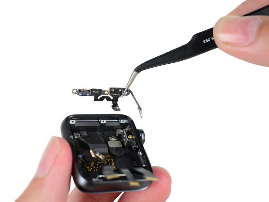 大电池却没带来长续航，Apple Watch Series 2详尽拆解