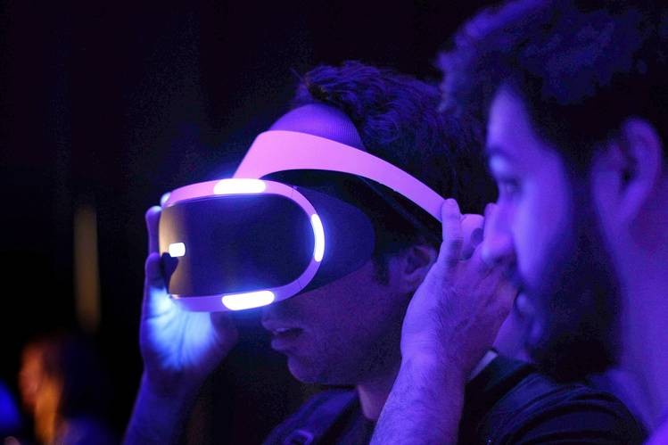 PS VR今日上市 虚拟现实能否给索尼再续一命？