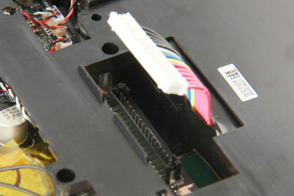 拆解狂:首款GXT1060笔记本内部你们见过吗？