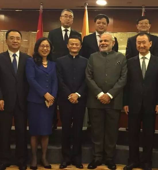 印度总理莫迪与中国企业家合影