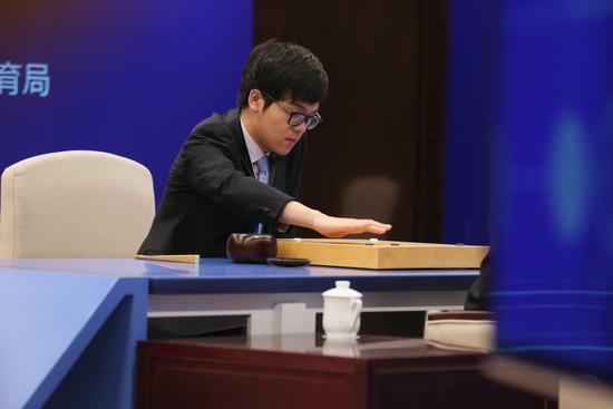 柯洁首战惜败，但AlphaGo和AI未来何去何从？