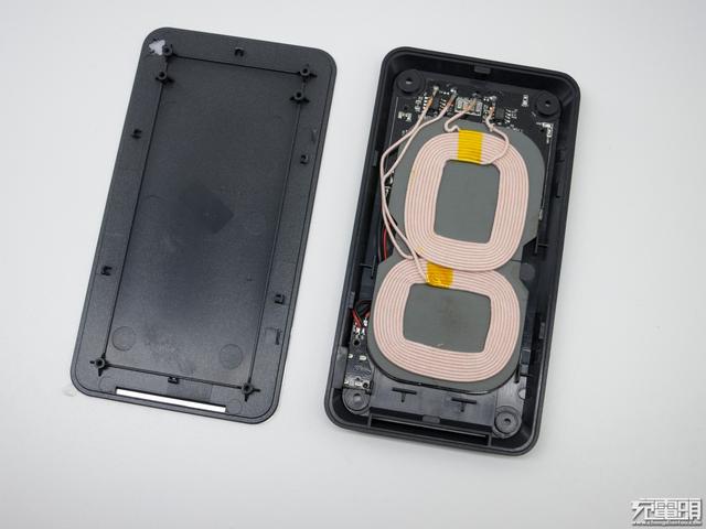 Zikko即刻iPhone8/8P/X Qi无线充电器拆解