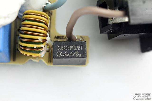 Lenovo联想 65W USB PD电源适配器ADLX65YCC2A拆解测试