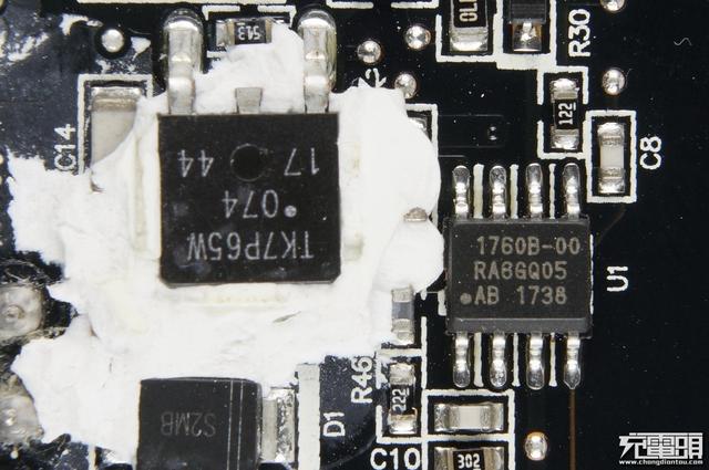 小米6口USB充电器拆解 这几大供应商中标百万订单，国产芯片受益