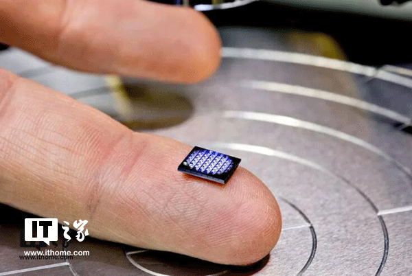 IBM展示“世界最小电脑”：比盐粒还小