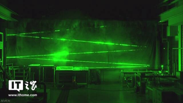 能捕捉0.0000001秒瞬间！日本研发超高速相机，激光反射清晰可见