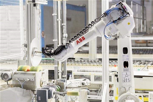 产量激增短板犹在   国产机器人价格优势面临挑战！