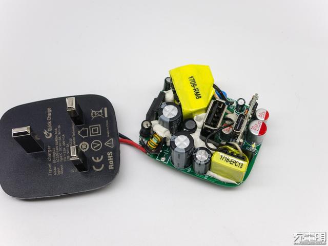 倍思BS-UKQC02 USB PD充电器拆解