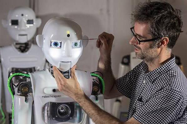 人工智能觉醒：英国研发超逼真机器人