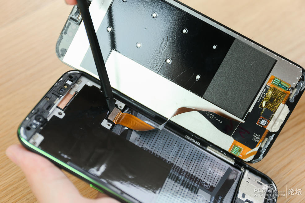 黑鲨手机详细拆解手机内部加入液冷散热