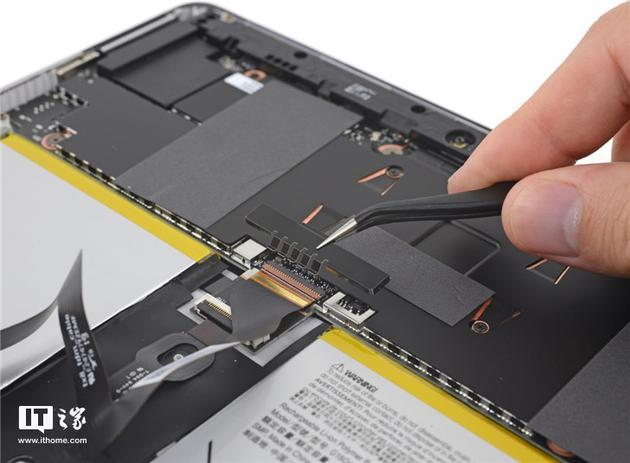 得1分！iFixit拆解微软Surface Go：端口多电池小