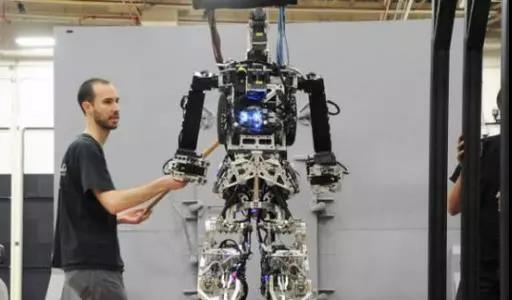 发达国家为什么重视机器人产业发展？