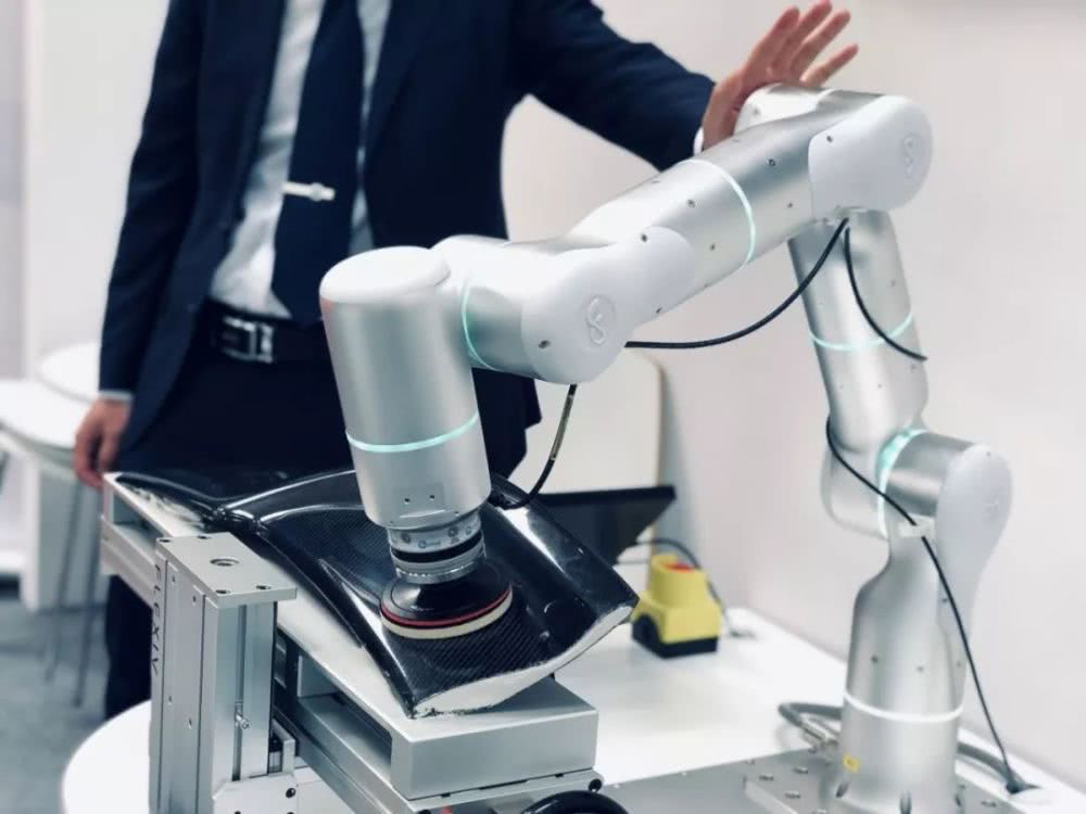 Flexiv发布首个自适应机械臂，带来第三代机器人技术