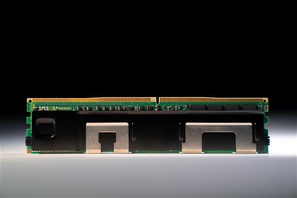 Intel披露第三代傲腾持久内存：兼容DDR5
