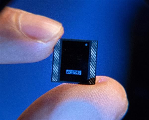 Intel晒Lakefield本体：放大镜才能看清的革命性芯片