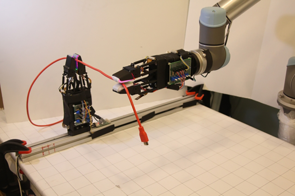 MIT开发带触觉柔性机械手 能灵活操作电线等可变形物体