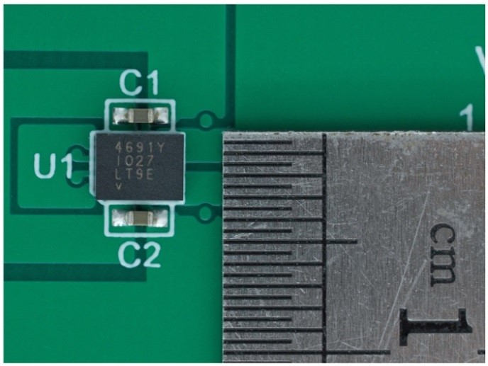 图2 - 3.6 V输入、双路输出µModule降压稳压器以3 mm × 4 mm小尺寸为每通道提供2 A电流.jpg