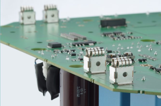 儒卓力针对价格敏感的应用提供Lumberg大电流接触组件