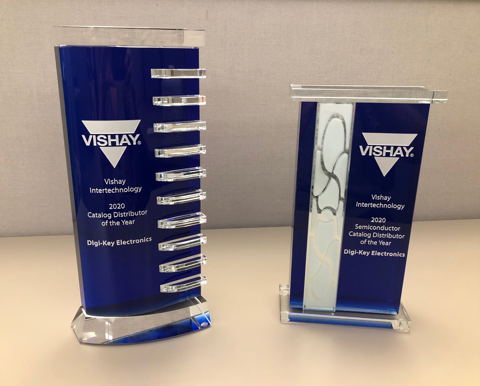 Digi-Key Electronics 获评 Vishay 北美年度目录分销商和年度目录半导体分销商