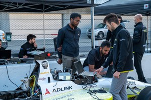 凌華邊緣AI助力全球首場高速Indy自動駕駛挑戰賽