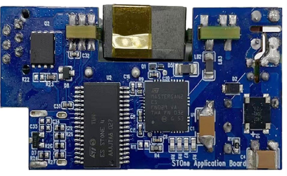 基于ST主动钳位反驰式控制器：ST-ONE与MasterGaN2的65W高效能数位智能充电器方案
