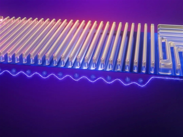 英特尔发布硅自旋量子芯片：用上EUV工艺、95%良