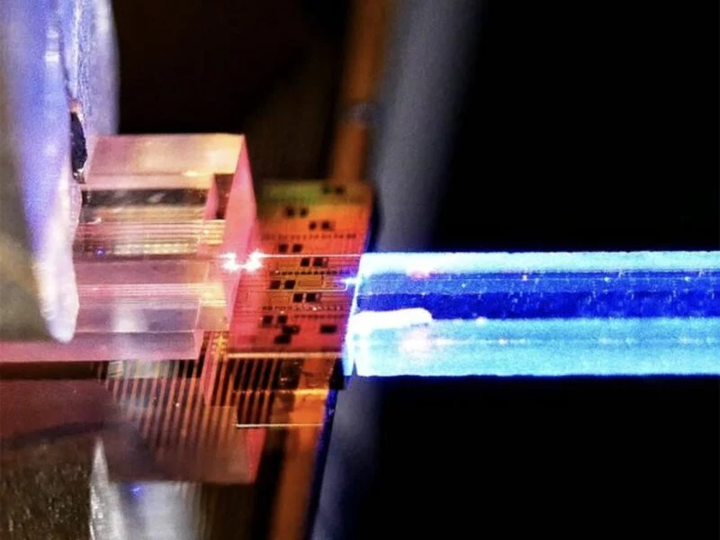 研究人员创建了实验用量子通信网络